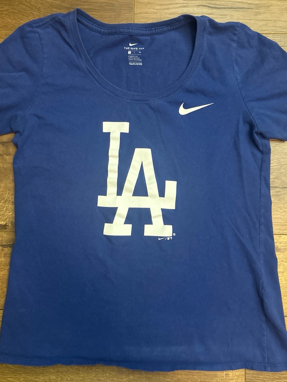 Nike  Women LA Logo T-Shirt in Royal Blue